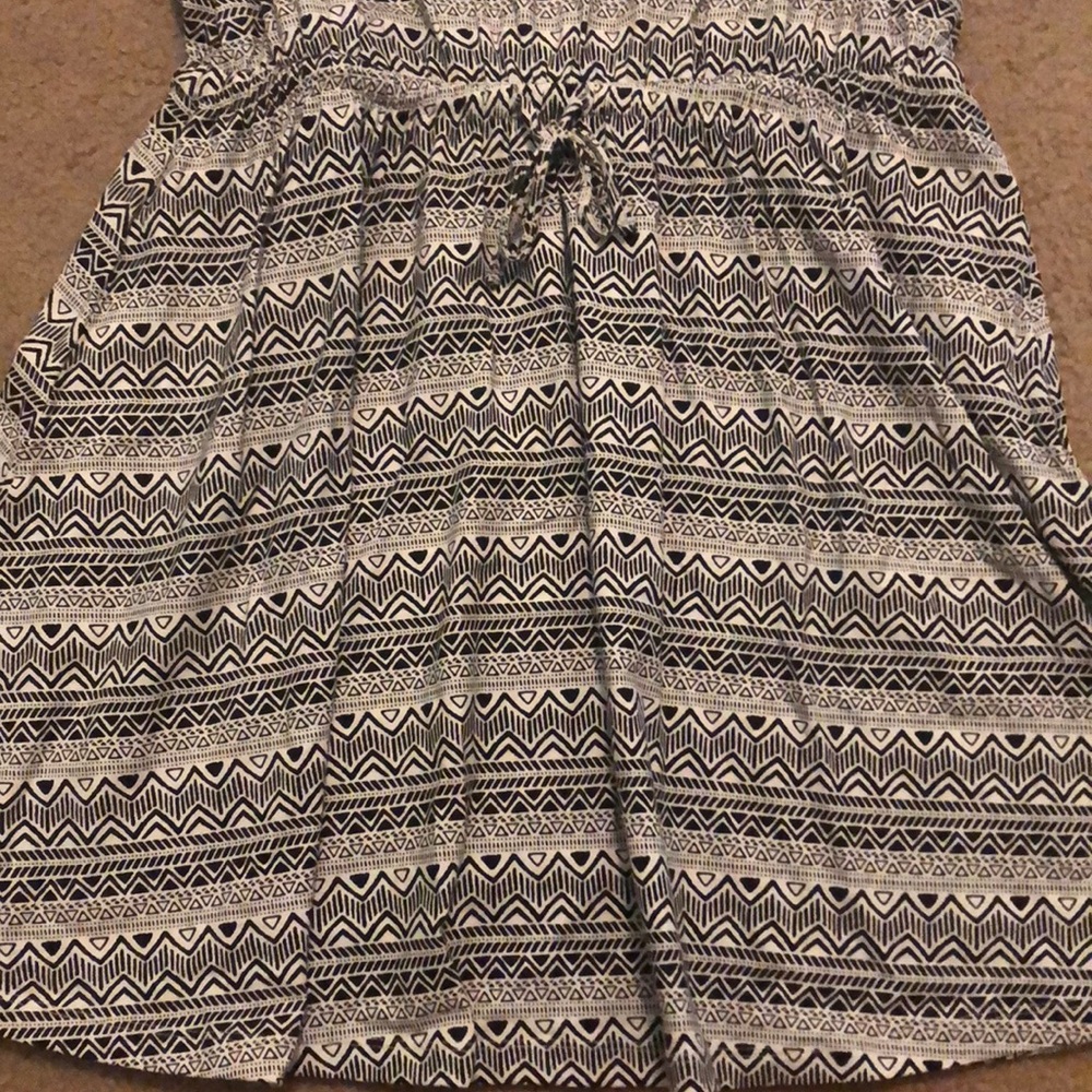 NET Short Sleeve Dress - Picture 3 of 5